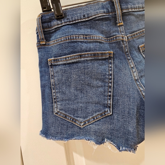 Gap Denim Cutoff Women Shorts - Picture 6 of 13